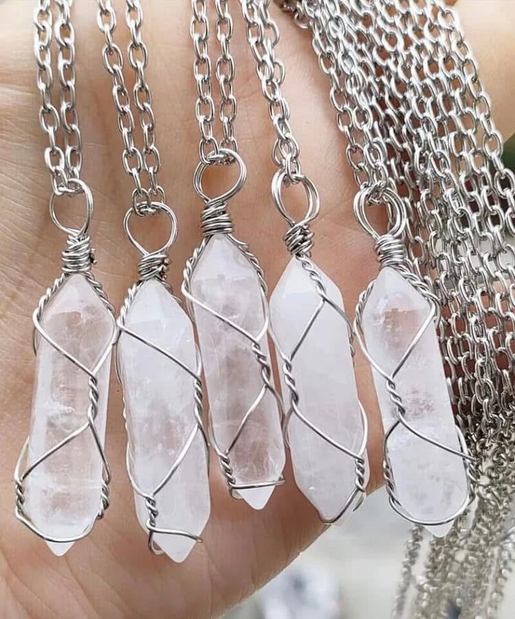 Quartz Point Pendant con cadena